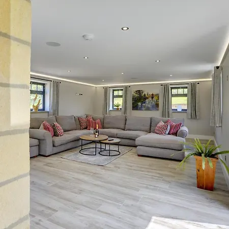 Holiday home The Gatehouse - Luxury Barn Conversion, Ev Point, Wood Fired Hot Tub *