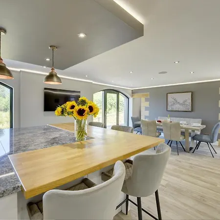 The Gatehouse - Luxury Barn Conversion, Ev Point, Wood Fired Hot Tub * Richmond (North Yorkshire)