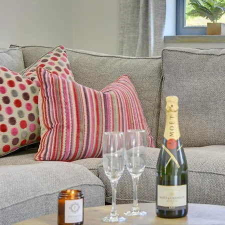 The Gatehouse - Luxury Barn Conversion, Ev Point, Wood Fired Hot Tub * Richmond (North Yorkshire)