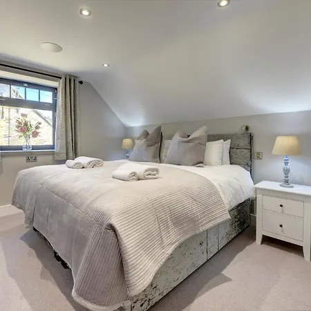 Holiday home The Gatehouse - Luxury Barn Conversion, Ev Point, Wood Fired Hot Tub