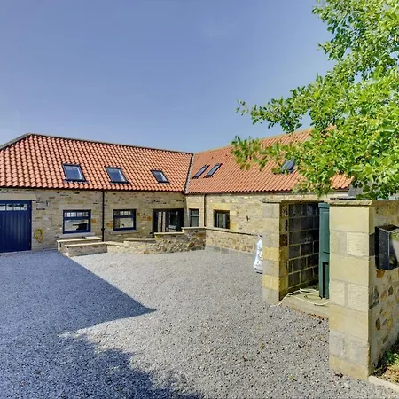 The Gatehouse - Luxury Barn Conversion, Ev Point, Wood Fired Hot Tub *