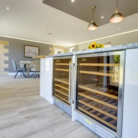 The Gatehouse - Luxury Barn Conversion, Ev Point, Wood Fired Hot Tub Casa vacanze