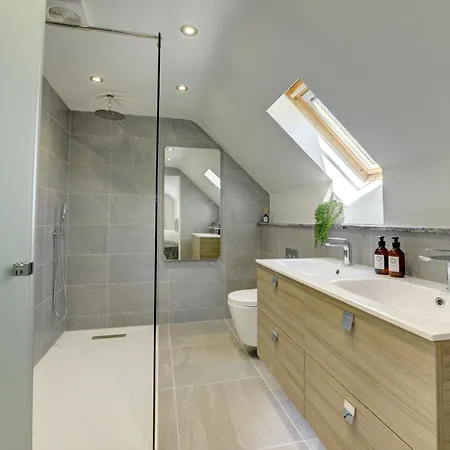 펜션 The Gatehouse - Luxury Barn Conversion, Ev Point, Wood Fired Hot Tub
