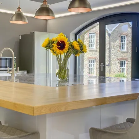 The Gatehouse - Luxury Barn Conversion, Ev Point, Wood Fired Hot Tub 리치먼드