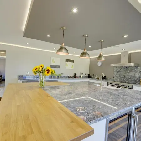 The Gatehouse - Luxury Barn Conversion, Ev Point, Wood Fired Hot Tub * 리치먼드