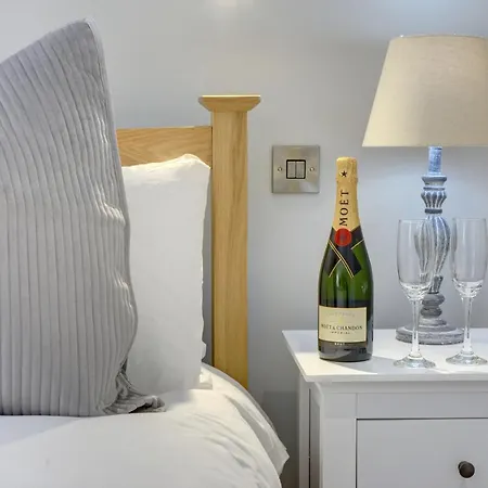 펜션 The Gatehouse - Luxury Barn Conversion, Ev Point, Wood Fired Hot Tub