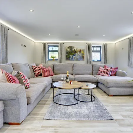 The Gatehouse - Luxury Barn Conversion, Ev Point, Wood Fired Hot Tub 펜션