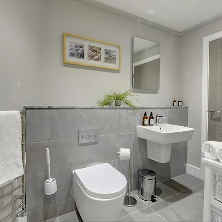 The Gatehouse - Luxury Barn Conversion, Ev Point, Wood Fired Hot Tub 펜션 리치먼드